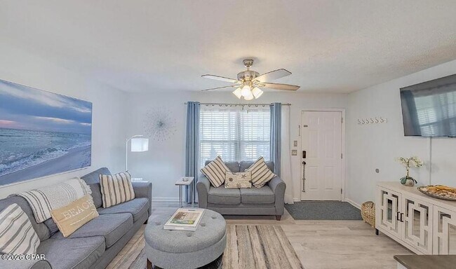 Foto del edificio - 17462 Front Beach Rd