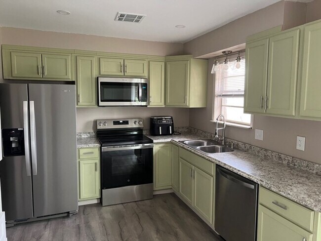 Foto del edificio - 3 bedroom, 1 1/2 bath home in central Norman