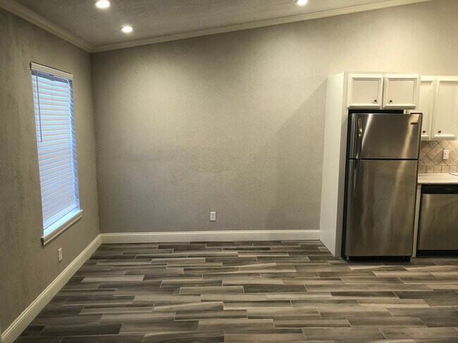 Dining - 822 Hardy Springs Cir