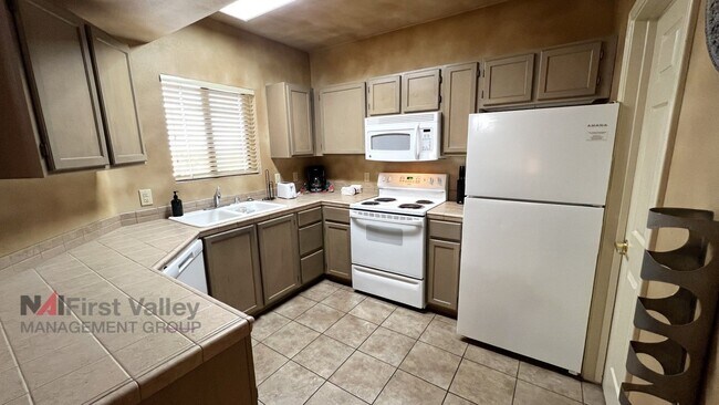 Building Photo - 2 Bedrooms, 2 Baths Executive