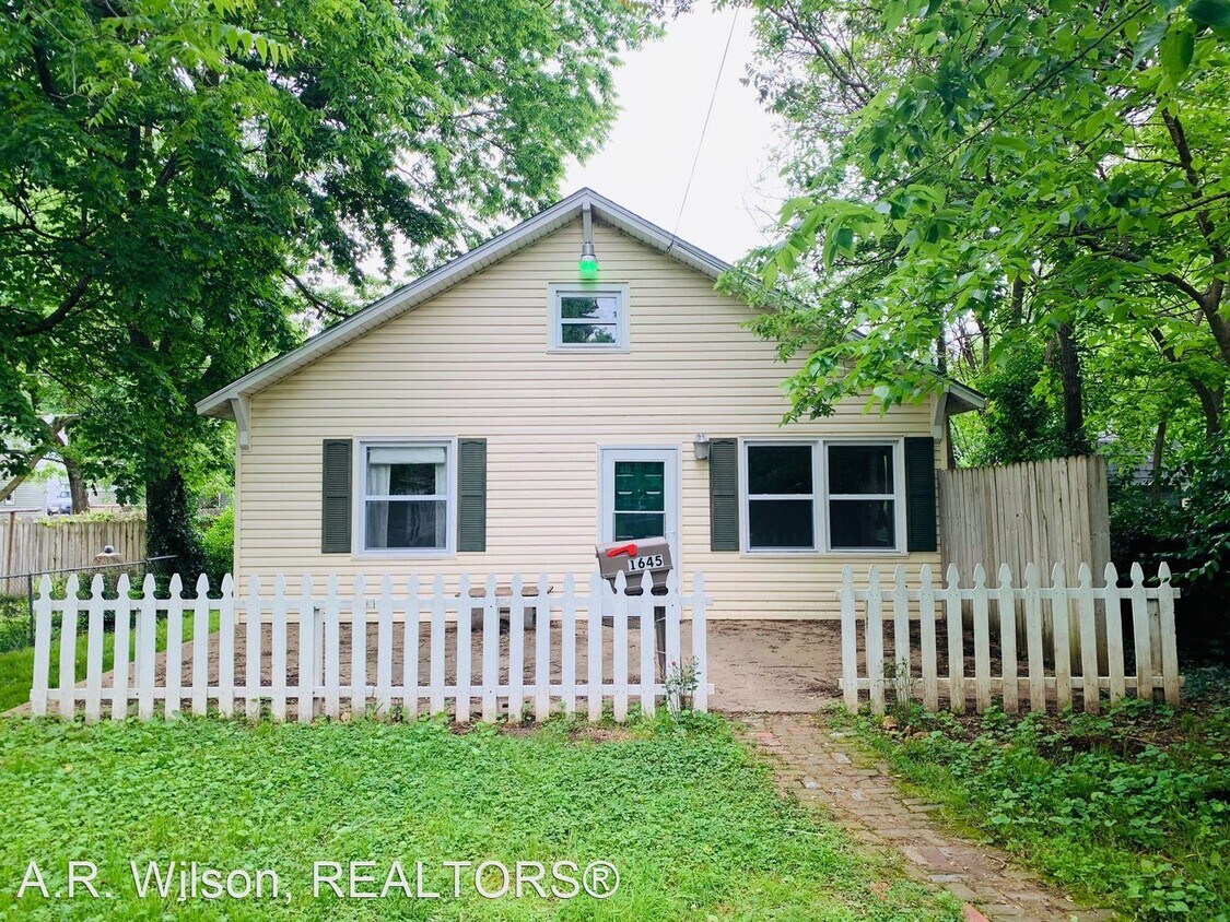 Foto principal - 2 br, 1 bath House - 1645 E. Cherry St.