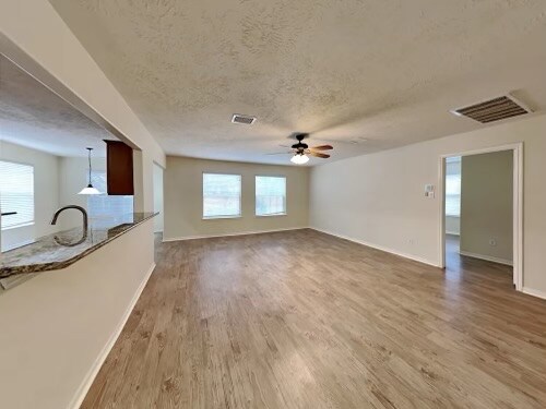 Building Photo - 8617 Discus Dr