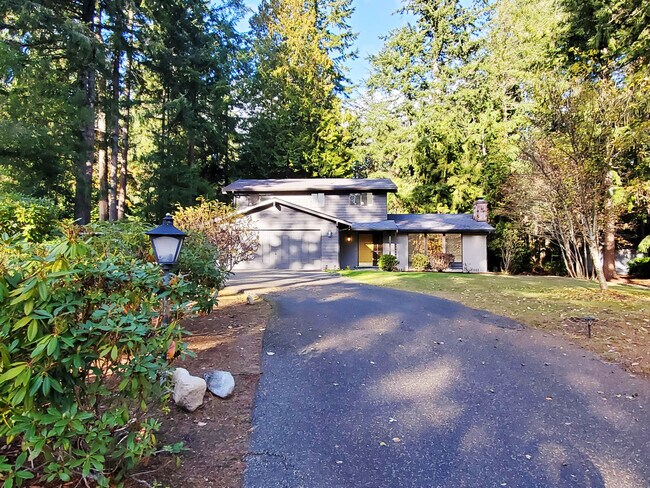 round-about driveway with double car garage - 13469 NW Spirit Ct W