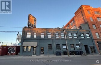 Building Photo - 2480-2480 Dundas St W