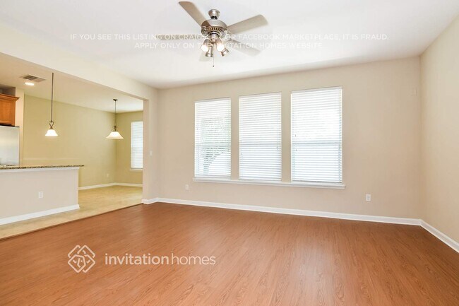 Foto del edificio - 530 Side Creek Ln