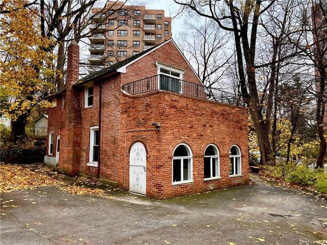 Building Photo - 775 Kappock St
