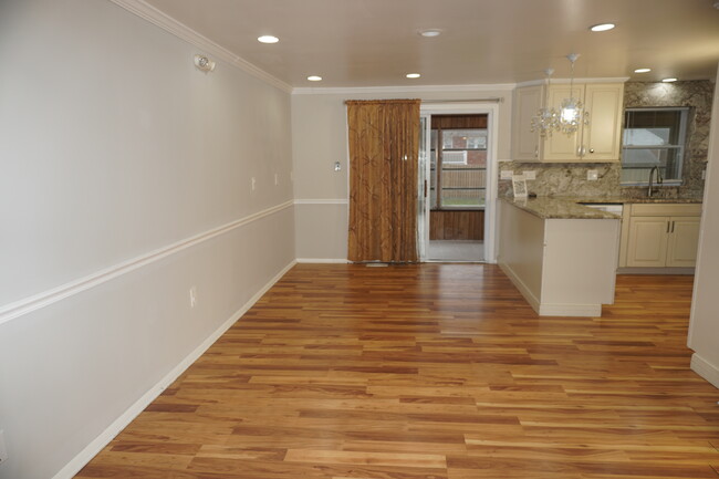 Building Photo - 2422 Eastridge Rd