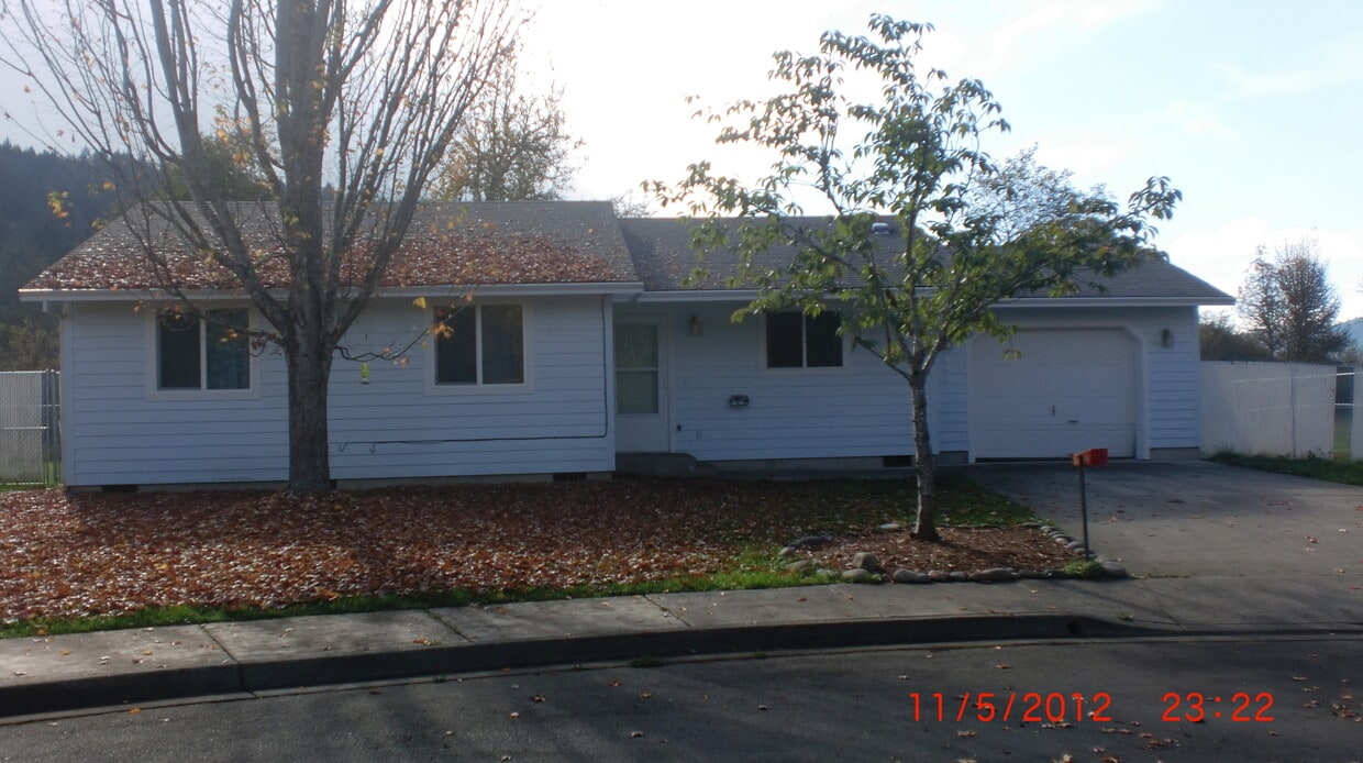 168 Valley Ct, Sutherlin, OR 97479 House Rental in Sutherlin, OR