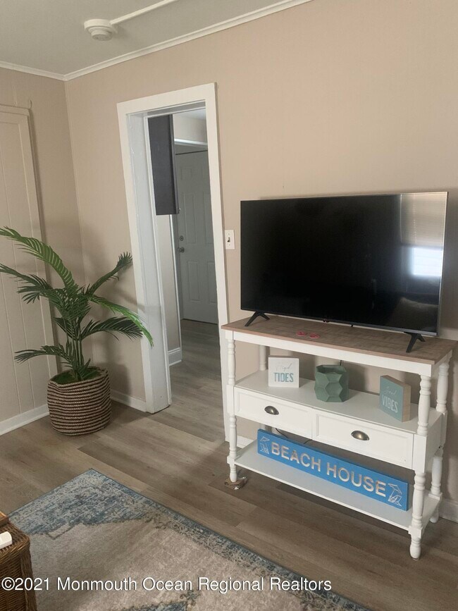 1110 Main St Unit B, Belmar, NJ 07719 Room for Rent in Belmar, NJ