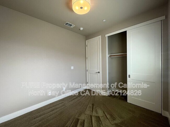 Foto del edificio - 3681 Hemlock St