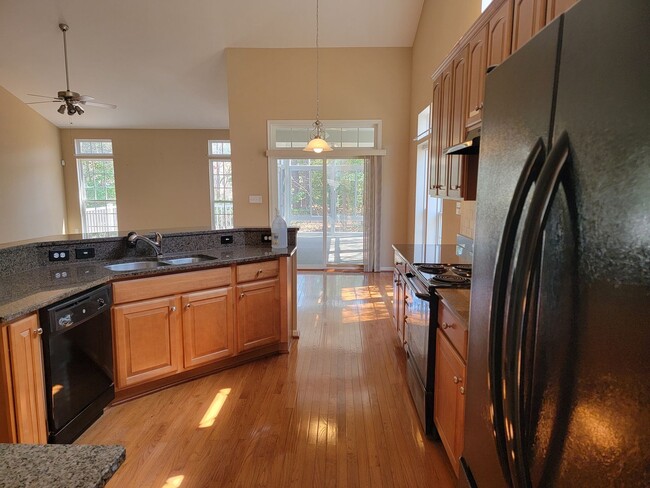 Building Photo - Location, comfort, and style—all in one place!