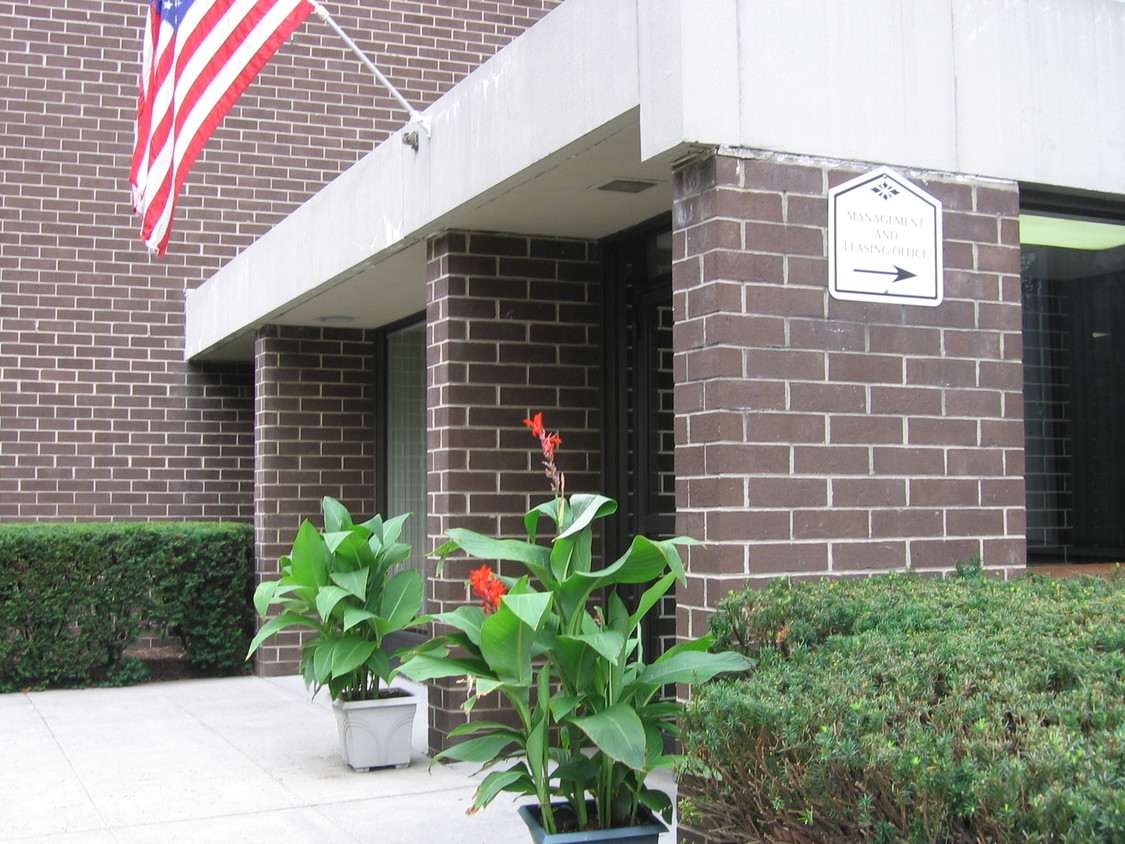 Primary Photo - Cedarbrook Park Apartments