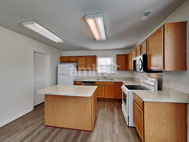 Foto del edificio - 244 Royalton Rd