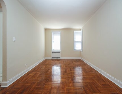 Primary Photo - 47-16 Skillman Ave