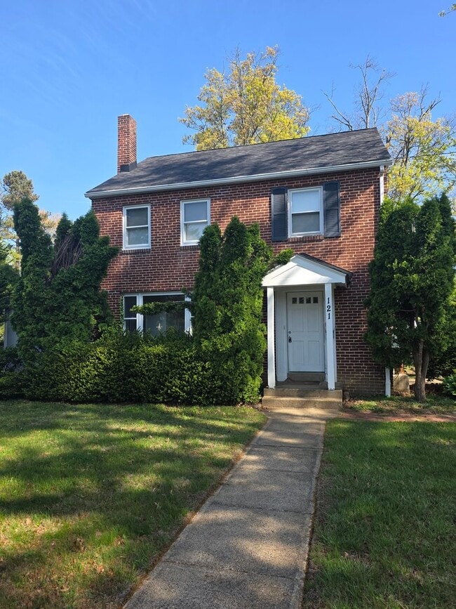 Building Photo - McDaniel Heights Single Family Home