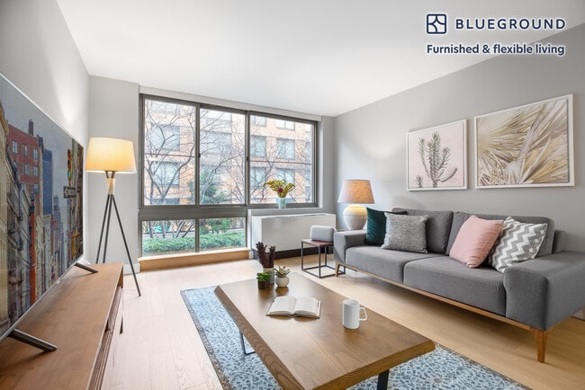 Building Photo - 130 W 15th St