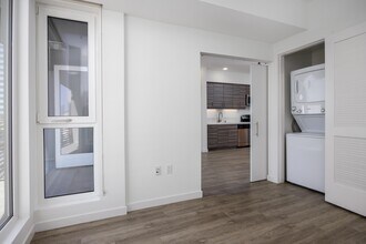 Building Photo - Picasso Brentwood