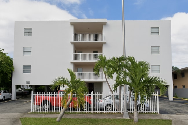 Foto del edificio - 1095 W 77 St Hialeah, FL 33014