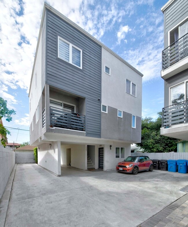 Building Photo - 127 1/2 N Mountain View Ave