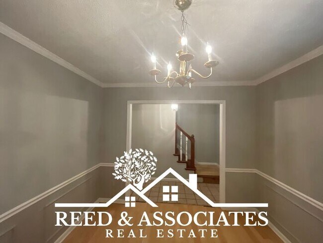 Building Photo - Spacious Hickory Hill Home Located on Corn...