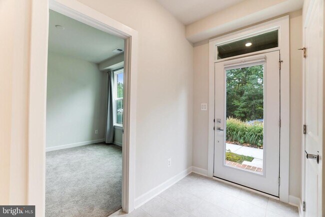 Building Photo - 13036 Hattontown Square