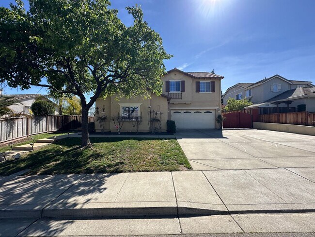 Foto del edificio - Gorgeous 6 Bedroom, 3 Bath Antioch Home