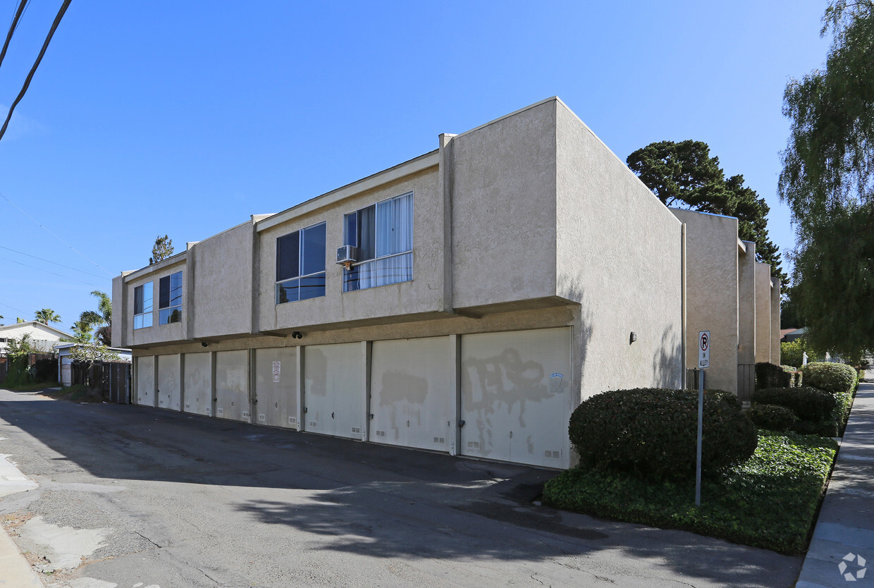 Building Photo - Pepper Tree Apartments