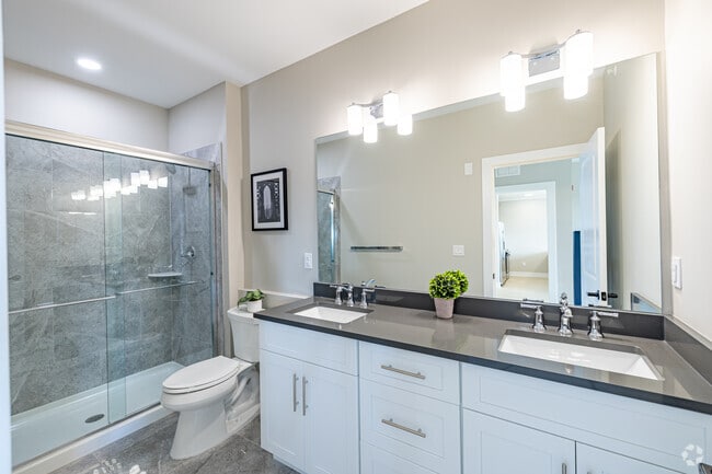 2BR, 2BA - 1,402SF - Bathroom - Westfield Crossing