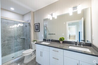 2BR, 2BA - 1,402SF - Bathroom - Westfield Crossing