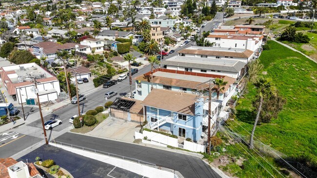 Building Photo - 102 E Avenida San Gabriel