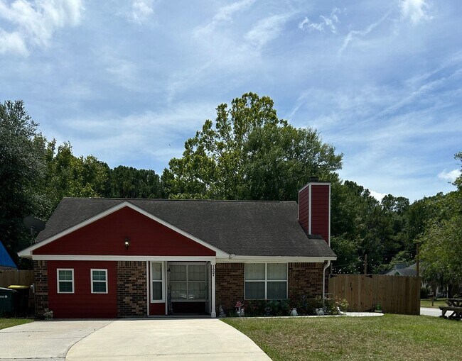 Building Photo - Forest Ridge off Middleground Road
