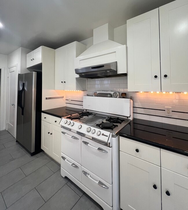 Foto del edificio - 1152 N Sycamore Ave
