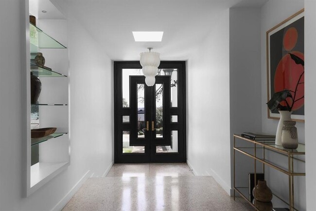Foto del edificio - 5204 Ridge Oak Dr