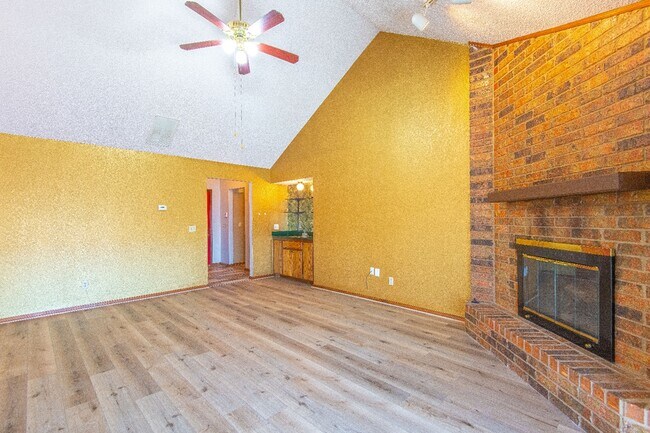 Building Photo - 8425 Timberwood Ln