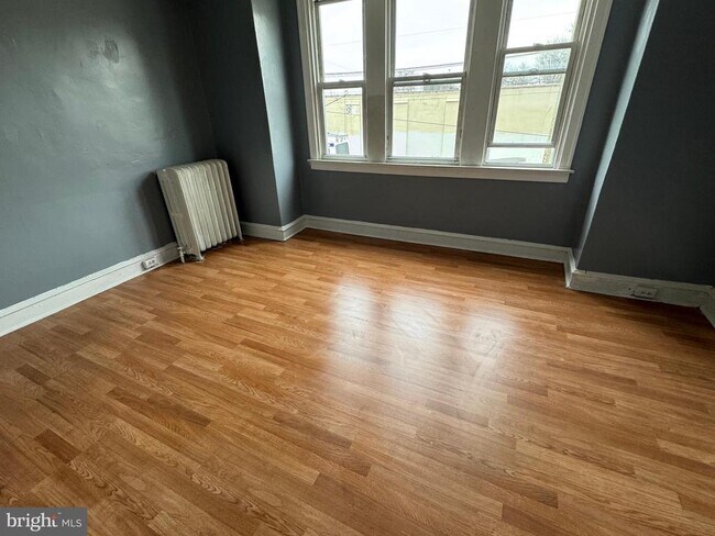 Foto del edificio - 7242 Elmwood Ave