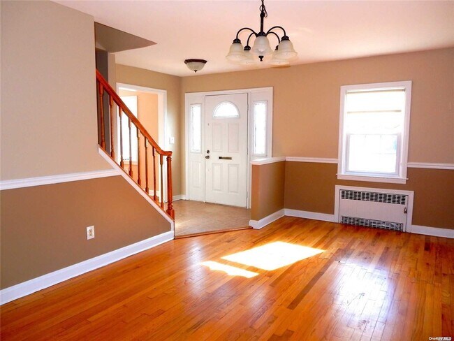 Building Photo - 95 Krug Pl
