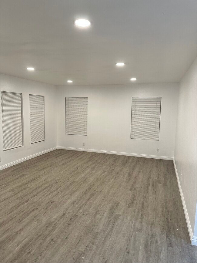 Living Room - 4836 Park Ave