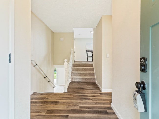 Photo - 2615 E McLoughlin Blvd Apartment