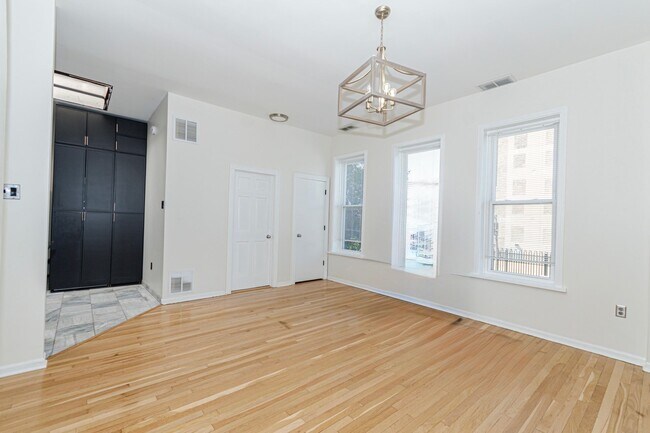 Foto del edificio - 1024 N Western Ave