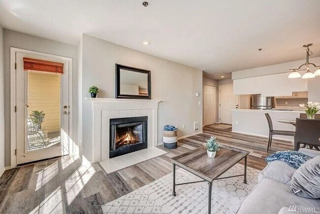 Building Photo - Cozy 2bd Bellevue condo
