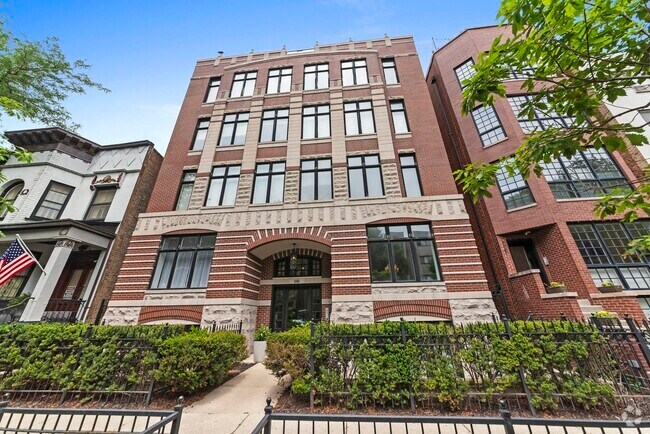Building Photo - 540 W Oakdale Ave