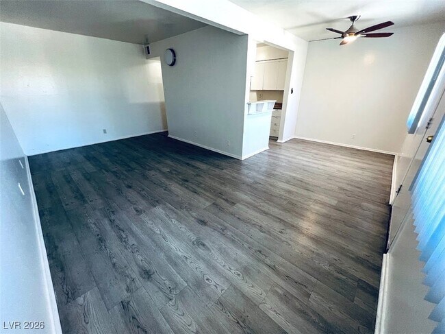 Foto del edificio - 3772 Royal Crest St