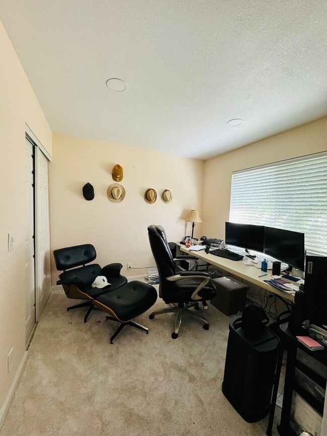 Building Photo - 4 Bedroom Townhome in Antioch