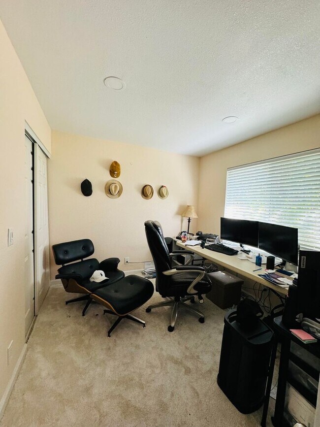 Foto del edificio - 4 Bedroom Townhome in Antioch