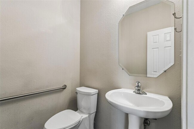 Building Photo - 1705 Chula Vista Dr