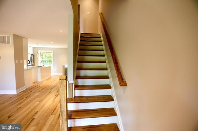 Building Photo - 6 Cross Falls Way