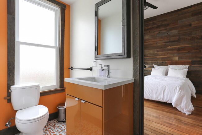 Building Photo - 120 10th St