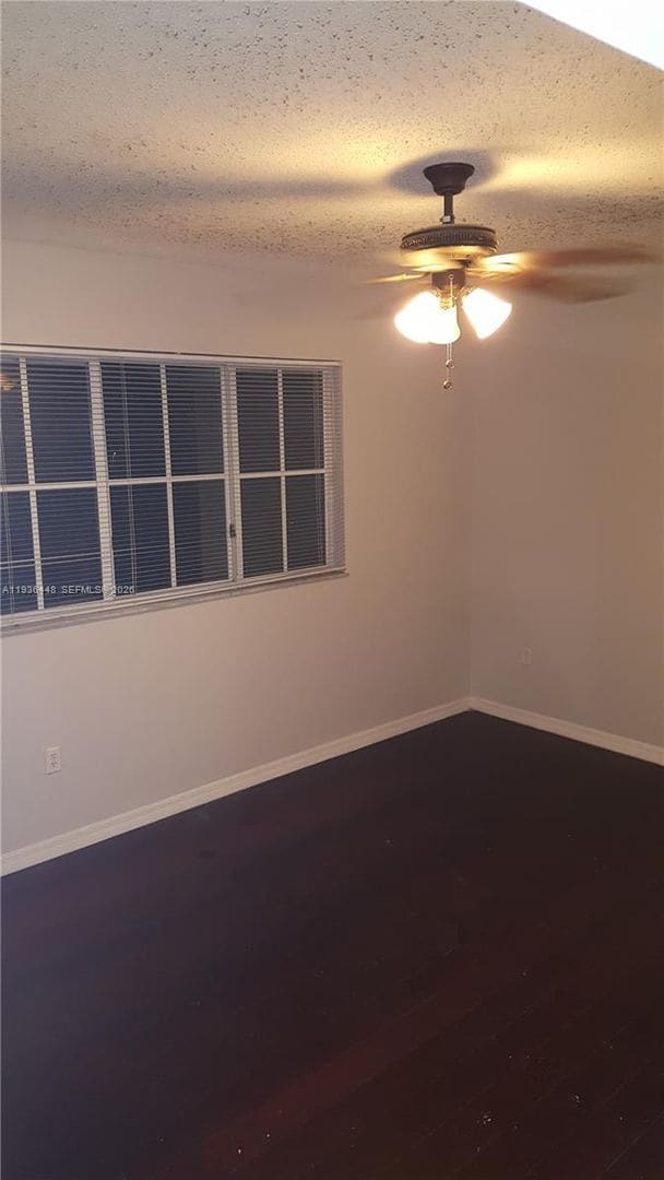 Foto del edificio - 2452 Centergate Dr