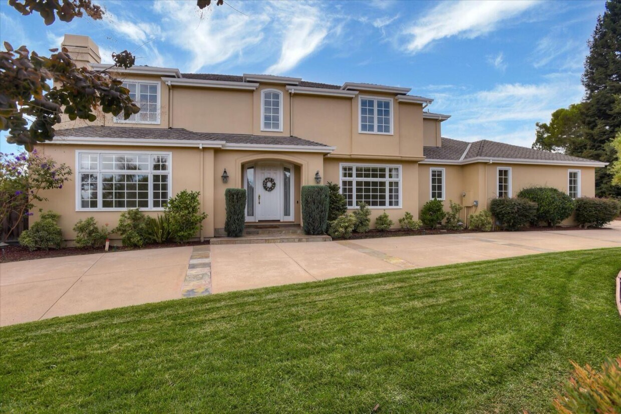 Primary Photo - 885 Hillcrest Dr