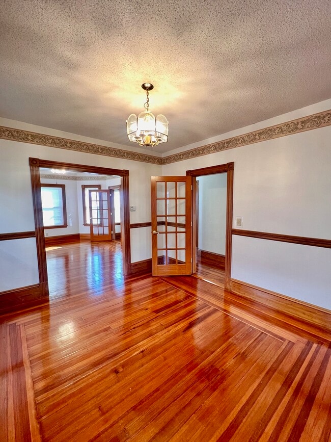 Building Photo - 22 Temple St